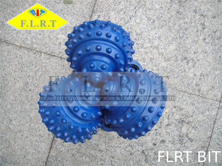 Bon prix Couleur tricône de bleu du peu de roche d'insertion conique IADC 635 avec le roulement à rouleaux scellé en ligne