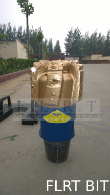 qualité 7 1/2 » PDC Diamond Bit, peu de perceuse en acier IADC S323 4 1/2 » API REG PIN With 5 lames usine